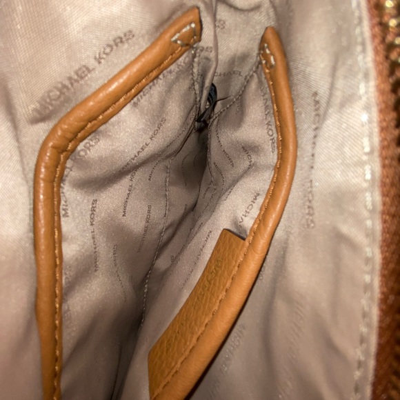 AUTHENTIC Michael Kors Cross Body Bag - Picture 7 of 7